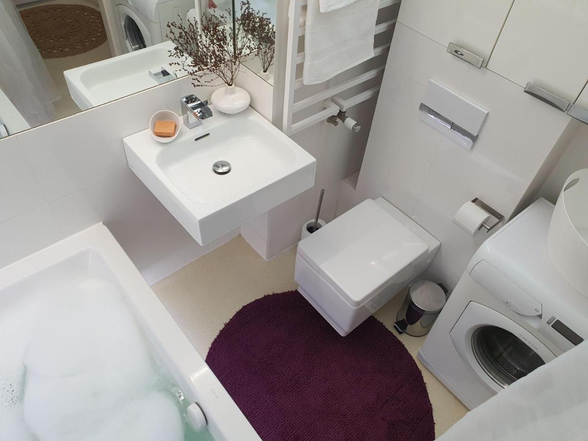 Whitebeeapartament Lägenhet Wrocław Exteriör bild