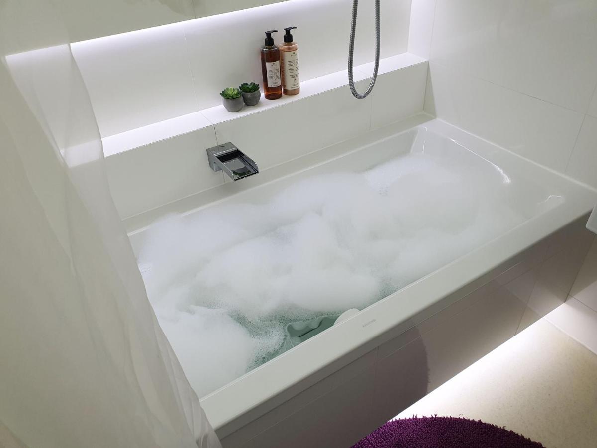 Whitebeeapartament Lägenhet Wrocław Exteriör bild